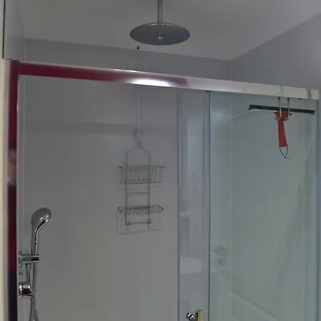 Ganzes Monteurhaus Mit 4 Schlafzimmern Fuer Bis Zu 8 Gaeste בית נופש