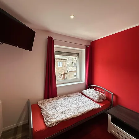 Ganzes Monteurhaus Mit 4 Schlafzimmern Fuer Bis Zu 8 Gaeste 度假居 *