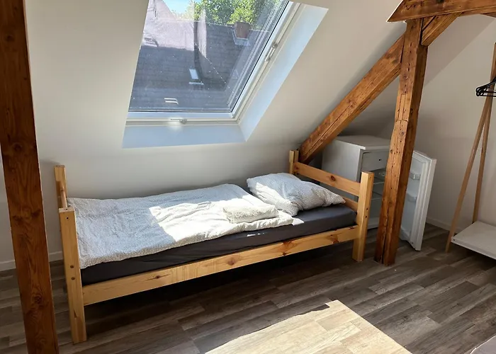 Ganzes Monteurhaus Mit 4 Schlafzimmern Fuer Bis Zu 8 Gaeste Hébergement de vacances Duisbourg