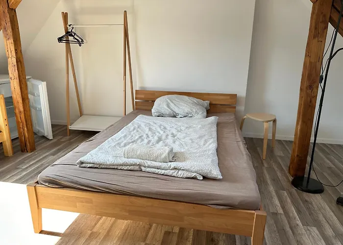 Ganzes Monteurhaus Mit 4 Schlafzimmern Fuer Bis Zu 8 Gaeste Hébergement de vacances Duisbourg