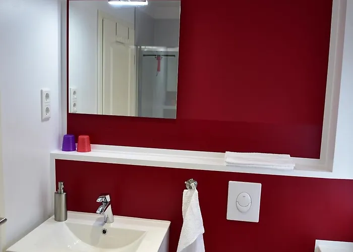 Hébergement de vacances Ganzes Monteurhaus Mit 4 Schlafzimmern Fuer Bis Zu 8 Gaeste Duisbourg