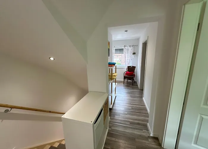 Hébergement de vacances Ganzes Monteurhaus Mit 4 Schlafzimmern Fuer Bis Zu 8 Gaeste *