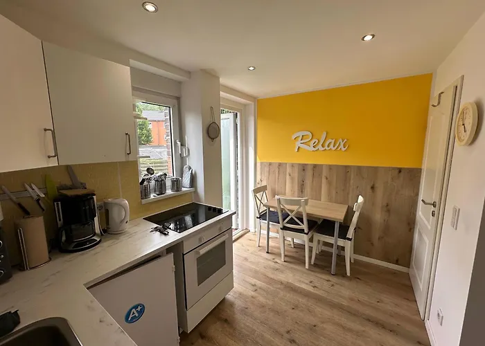 Ganzes Monteurhaus Mit 4 Schlafzimmern Fuer Bis Zu 8 Gaeste Hébergement de vacances Duisbourg